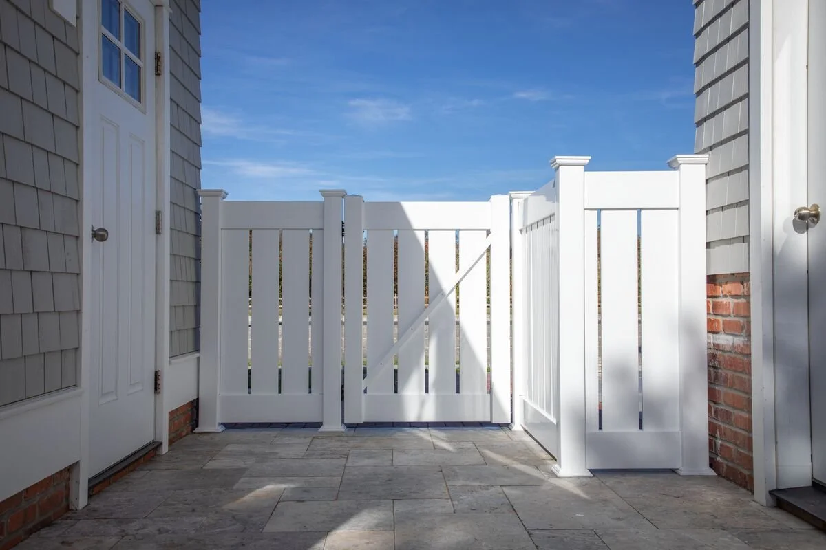 PVC Vinyl Fence and Fence Contractor Englewood, FL & Punta Gorda, FL