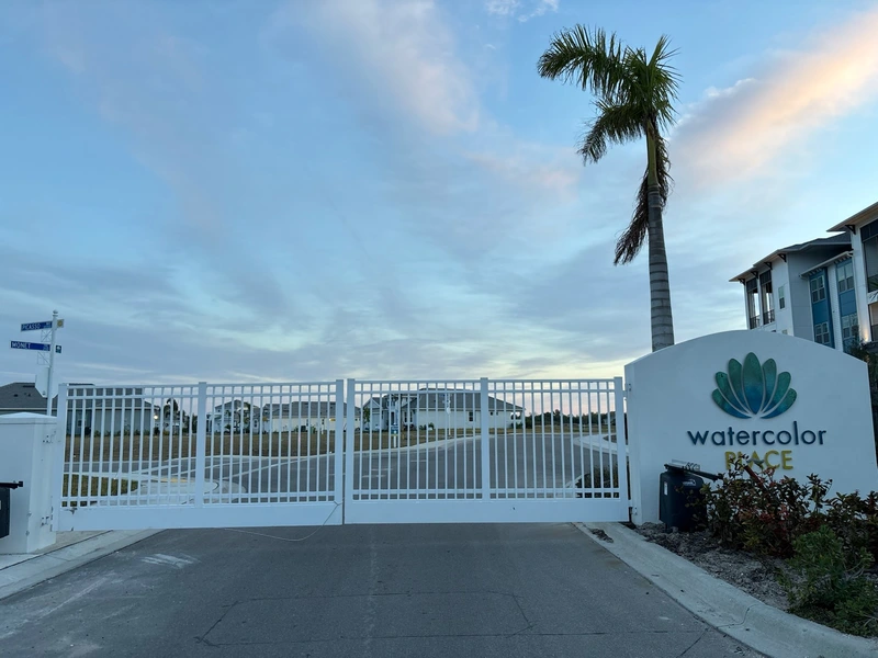 commercial gate